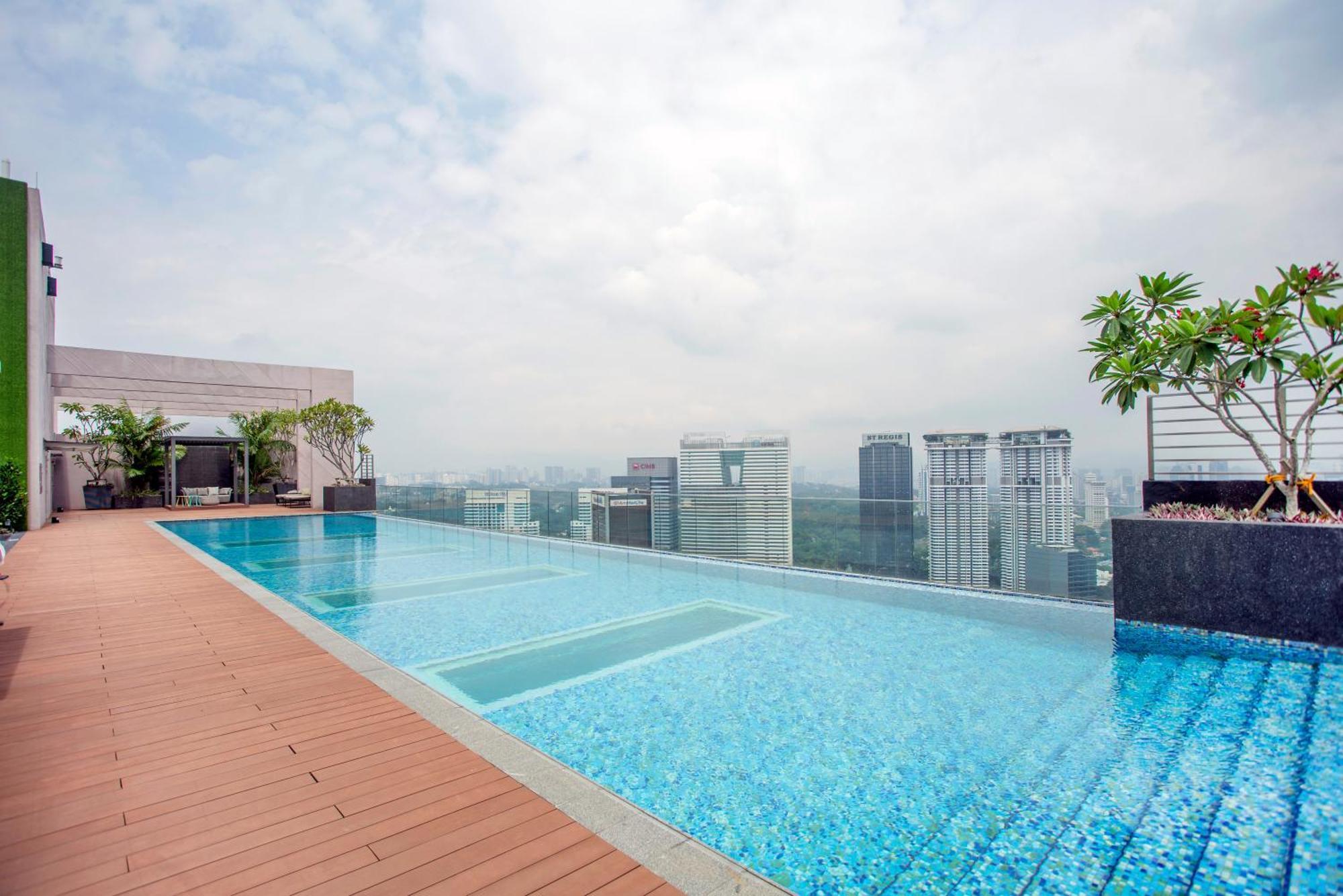 Riveria Near Kl Sentral With 118 View Sky Infinity Pool By Cobnb Apartemen