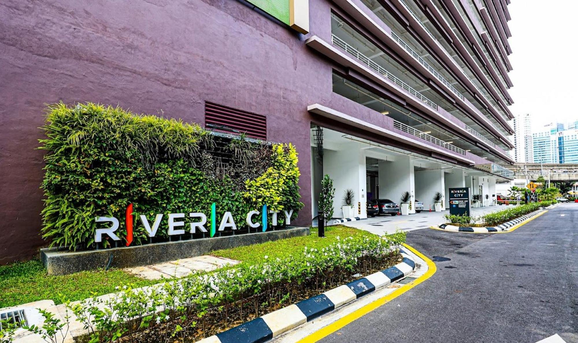 Riveria Near Kl Sentral With 118 View Sky Infinity Pool By Cobnb Apartemen