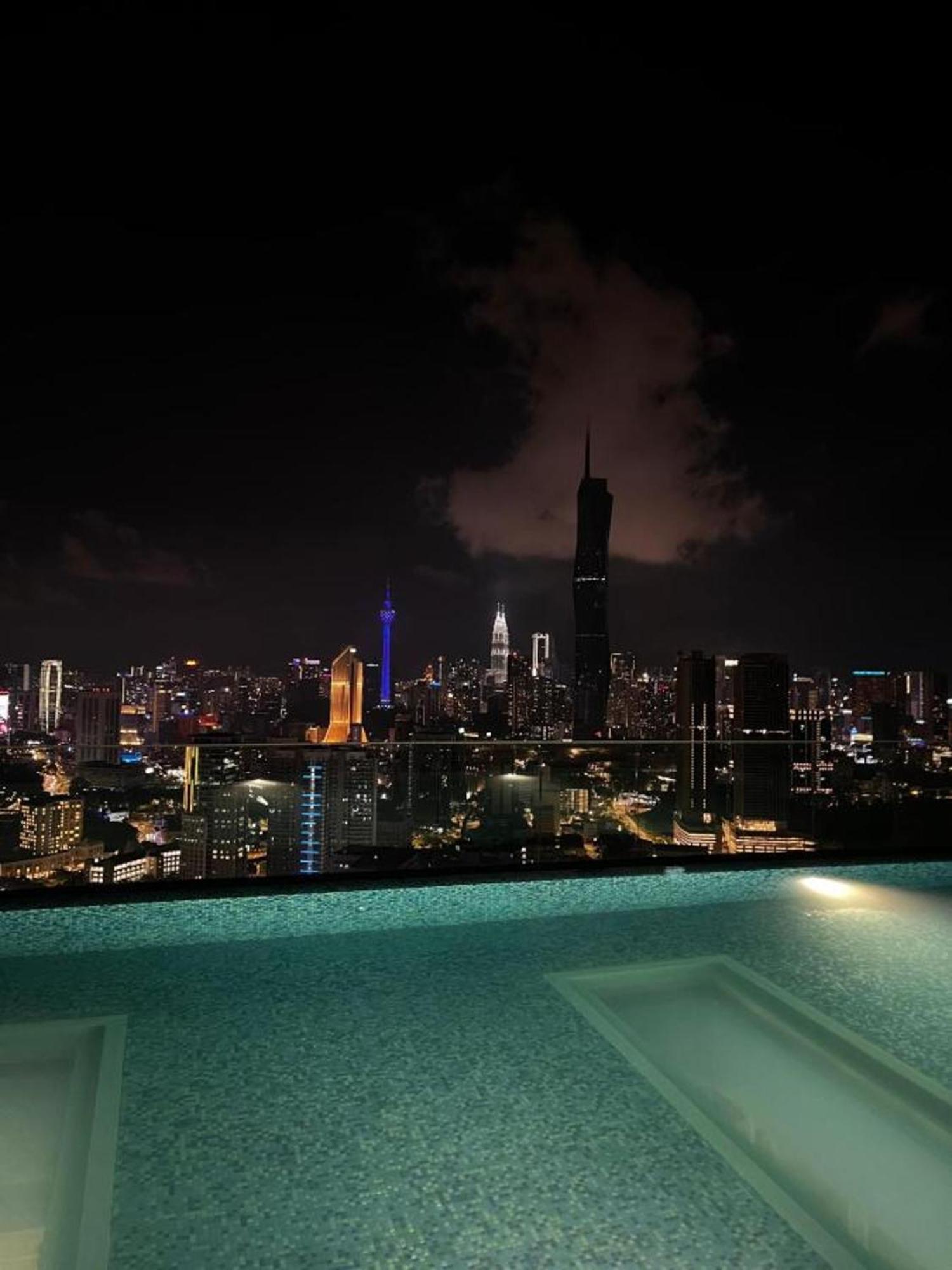 Riveria Near Kl Sentral With 118 View Sky Infinity Pool By Cobnb Apartemen Kuala Lumpur